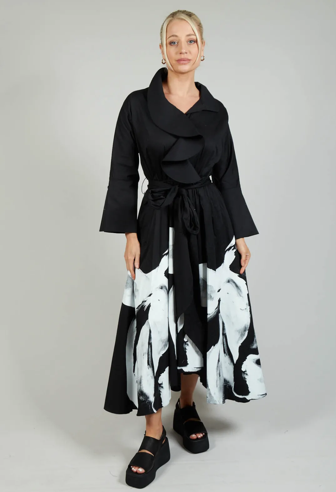 Bize Dresses^Statement Collar Dress in Black