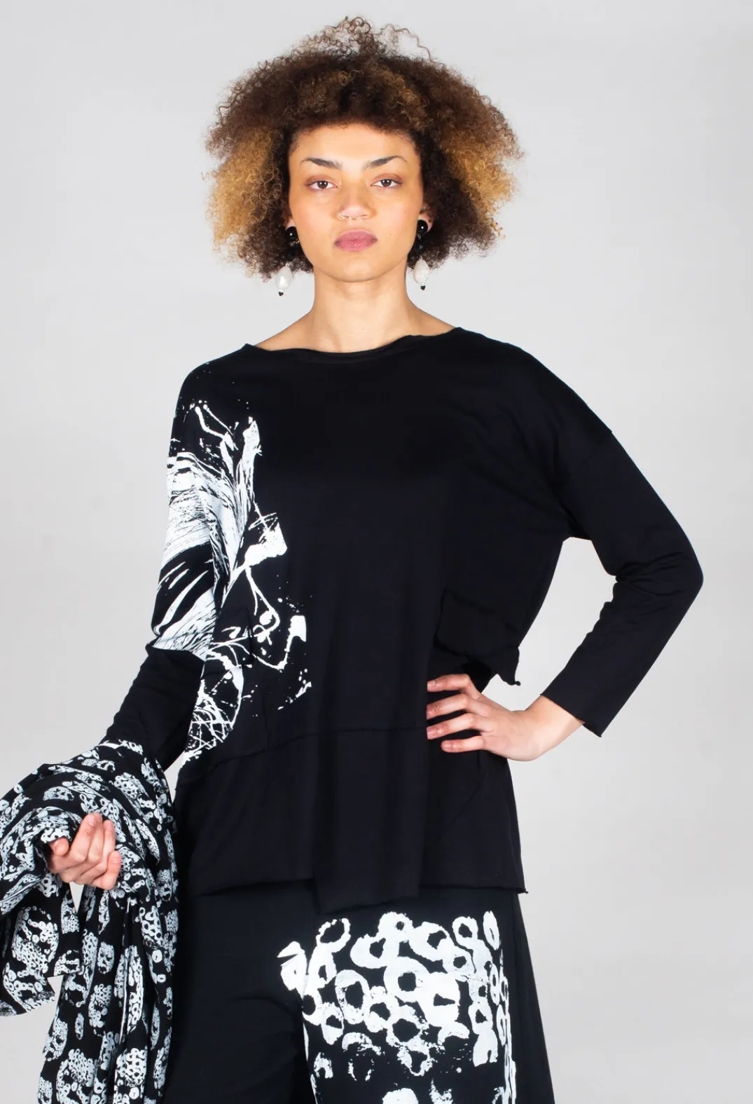 Bread and Butter Tops^Statement Print Top in Black