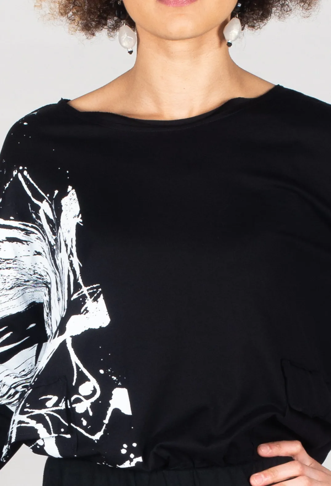 Bread and Butter Tops^Statement Print Top in Black