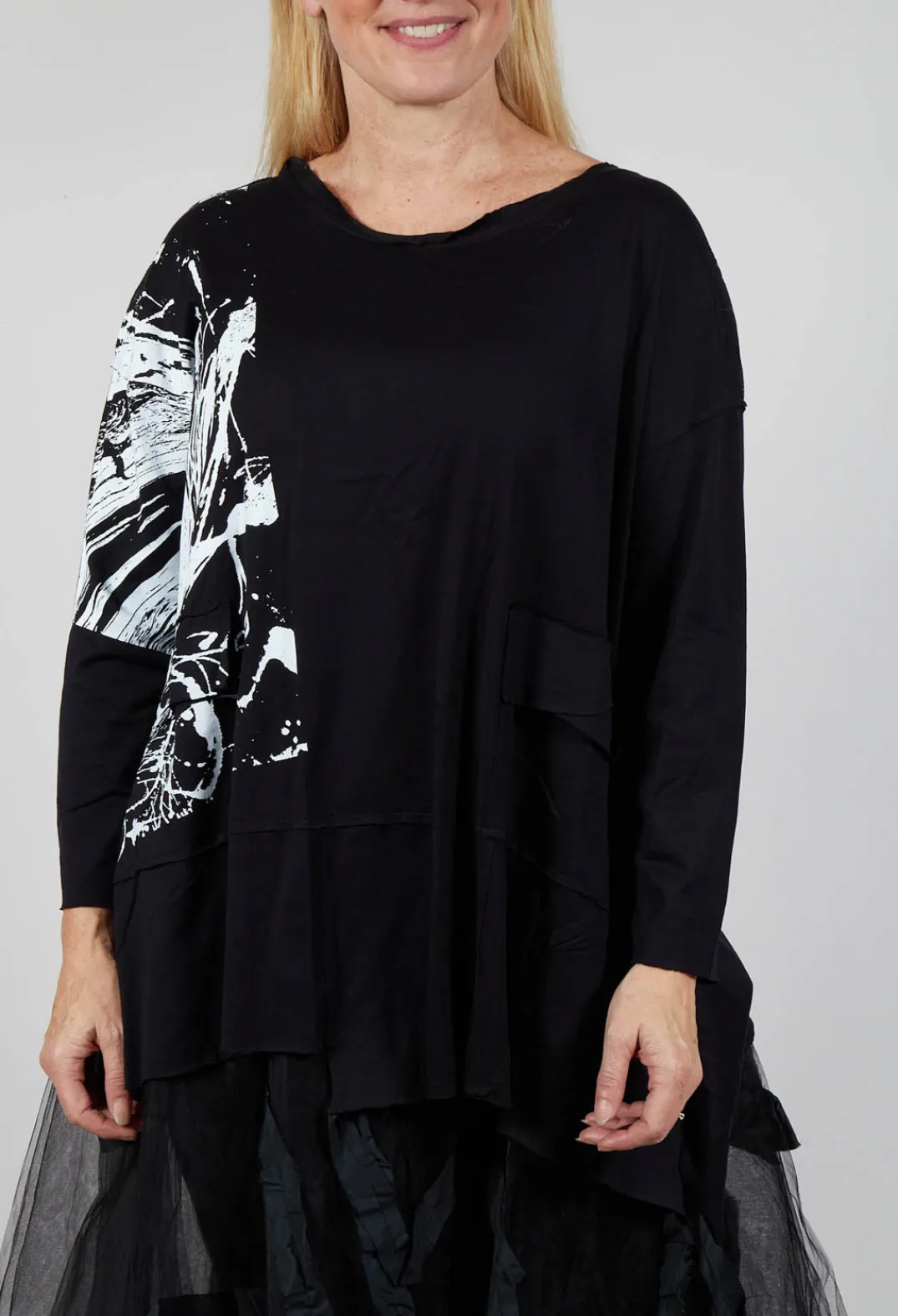 Bread and Butter Tops^Statement Print Top in Black
