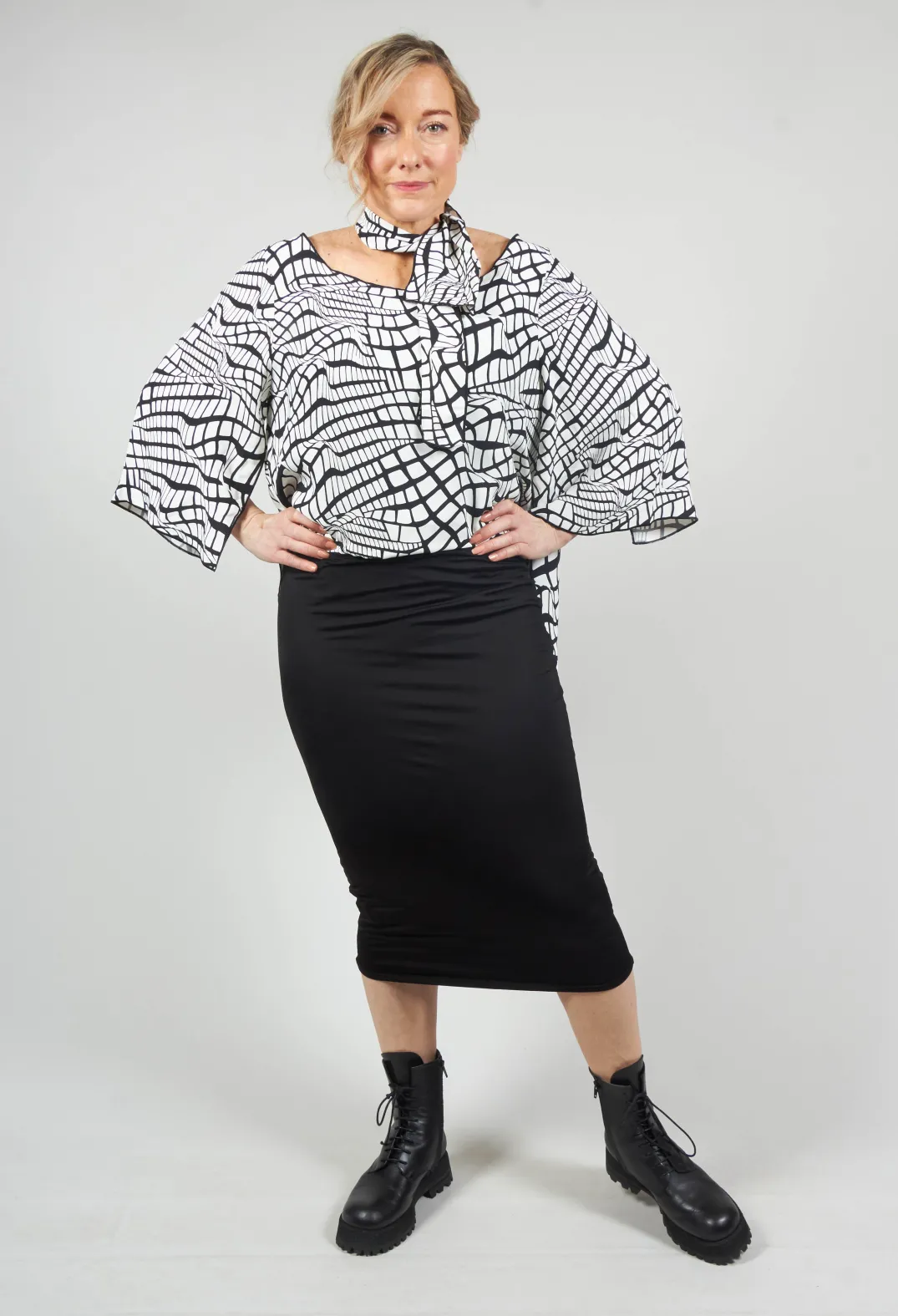 Xenia Design Skirts^Stretch Midi Skirt in Black