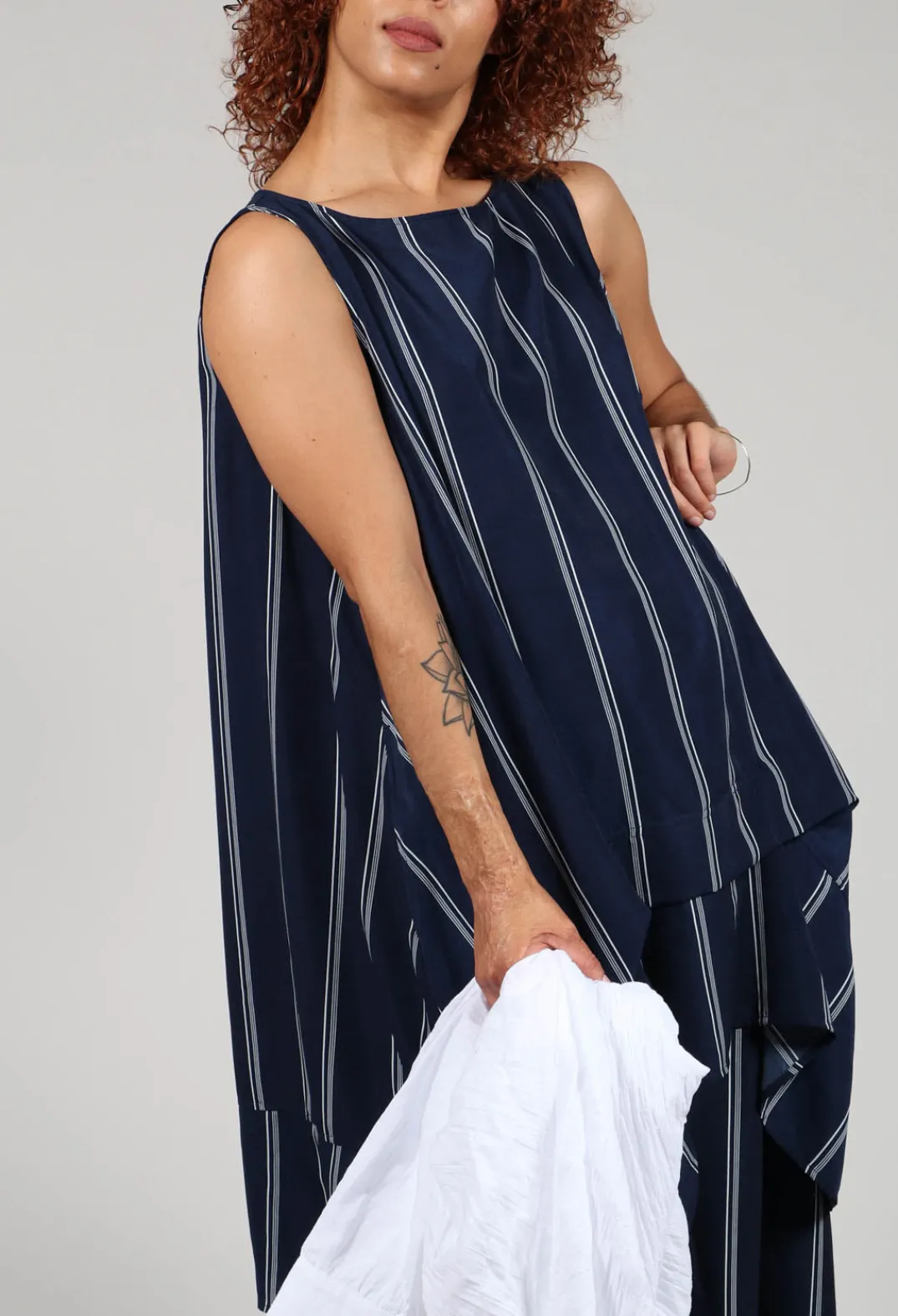 Moyuru Shirts & Blouses^Stripe Sleevless Top in Navy