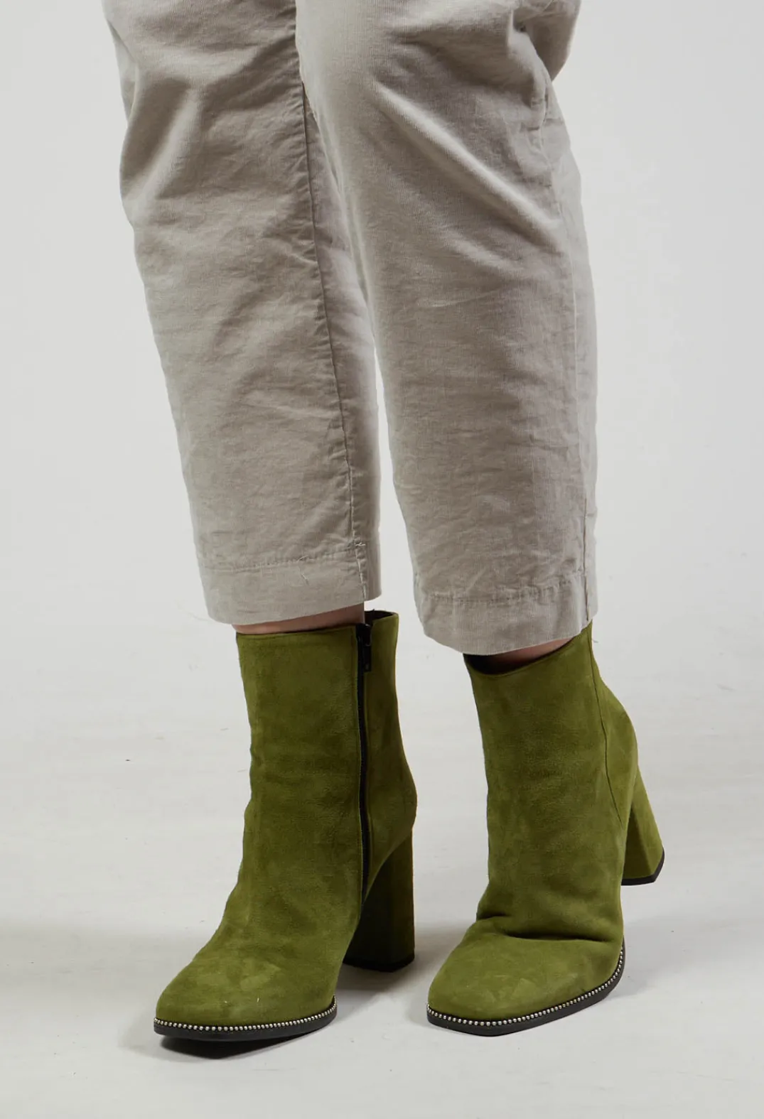 Niù Boots|Heels^Suede Heeled Boot Style Shoe in Olivine