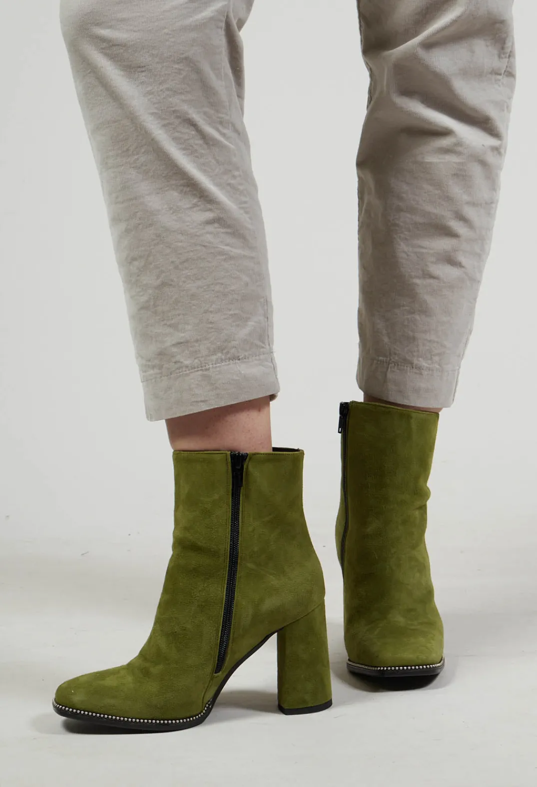 Niù Boots|Heels^Suede Heeled Boot Style Shoe in Olivine