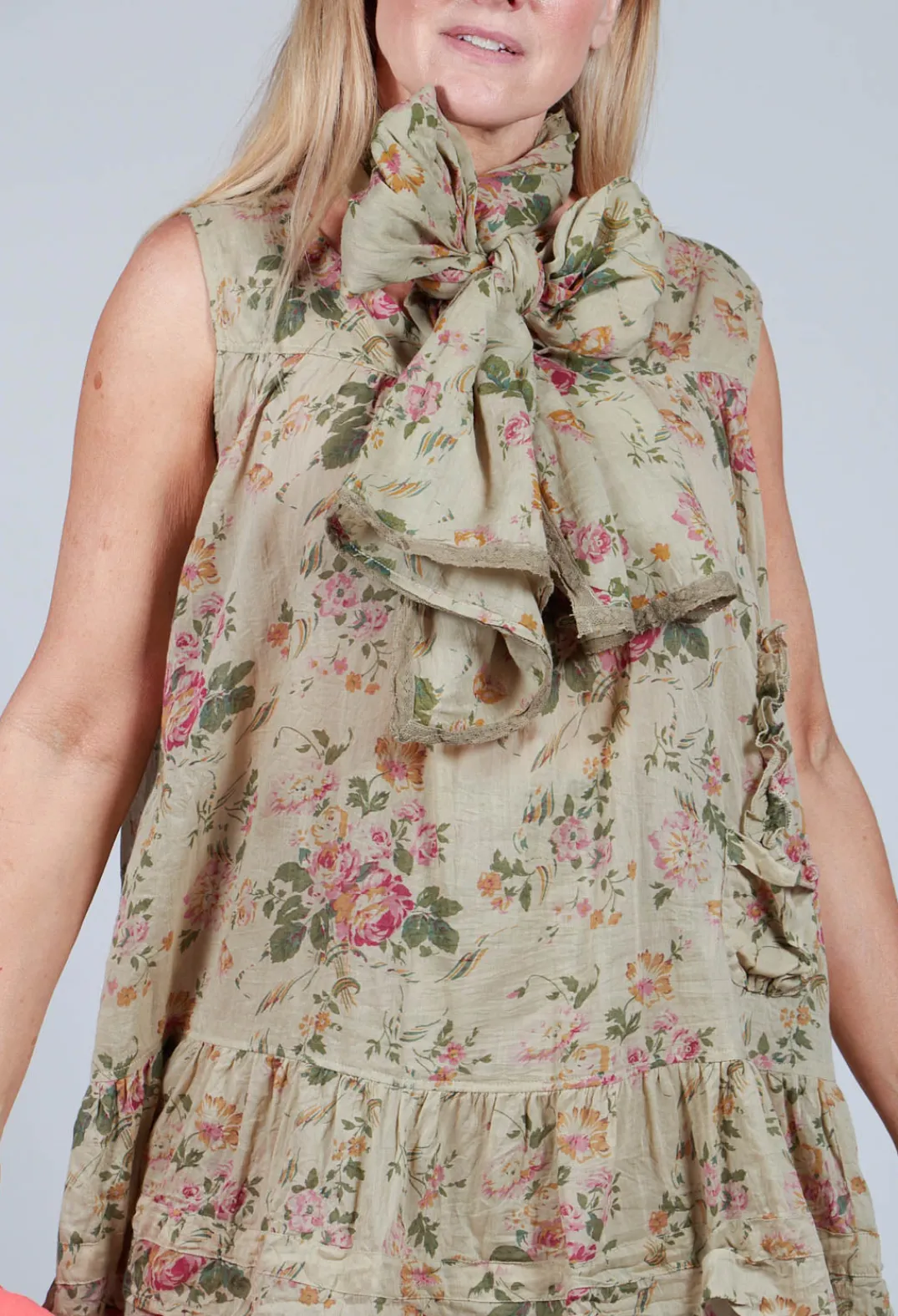 Les Ours Tops^Teva Top in Almond Flowers