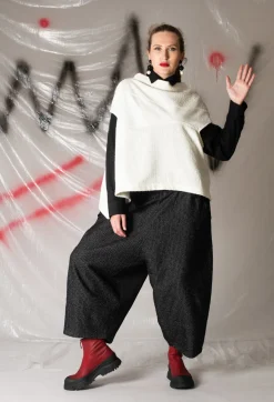 Moyuru Trousers^Textured Wide Leg Trousers in Black