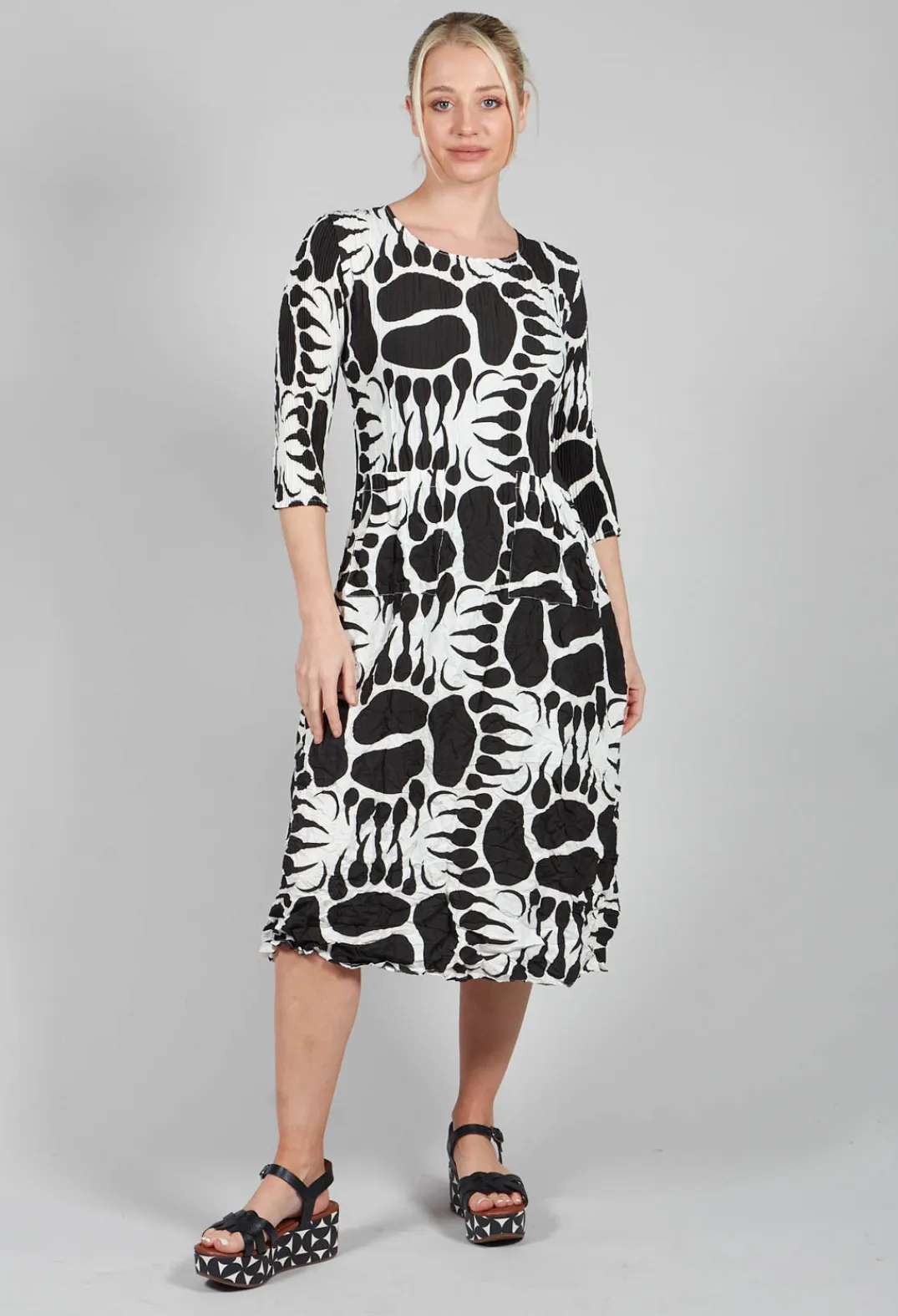 Alquema Dresses^Three Quarter Sleeve Smash Dress in Black and White Moonbeam