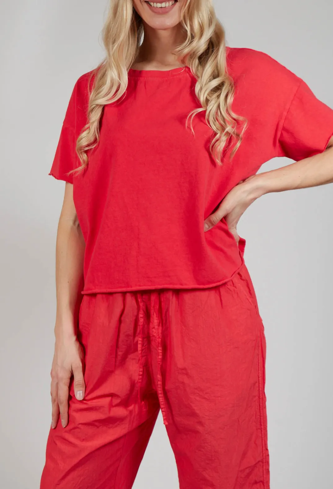Album Di Famiglia Tops^T-Shirt HC in Poppy Red