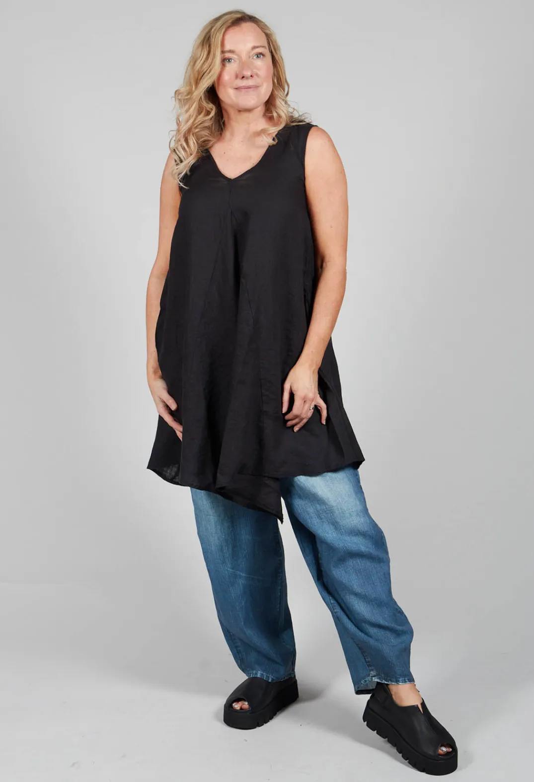 Kedziorek Tops^V Neck Tunic in Black