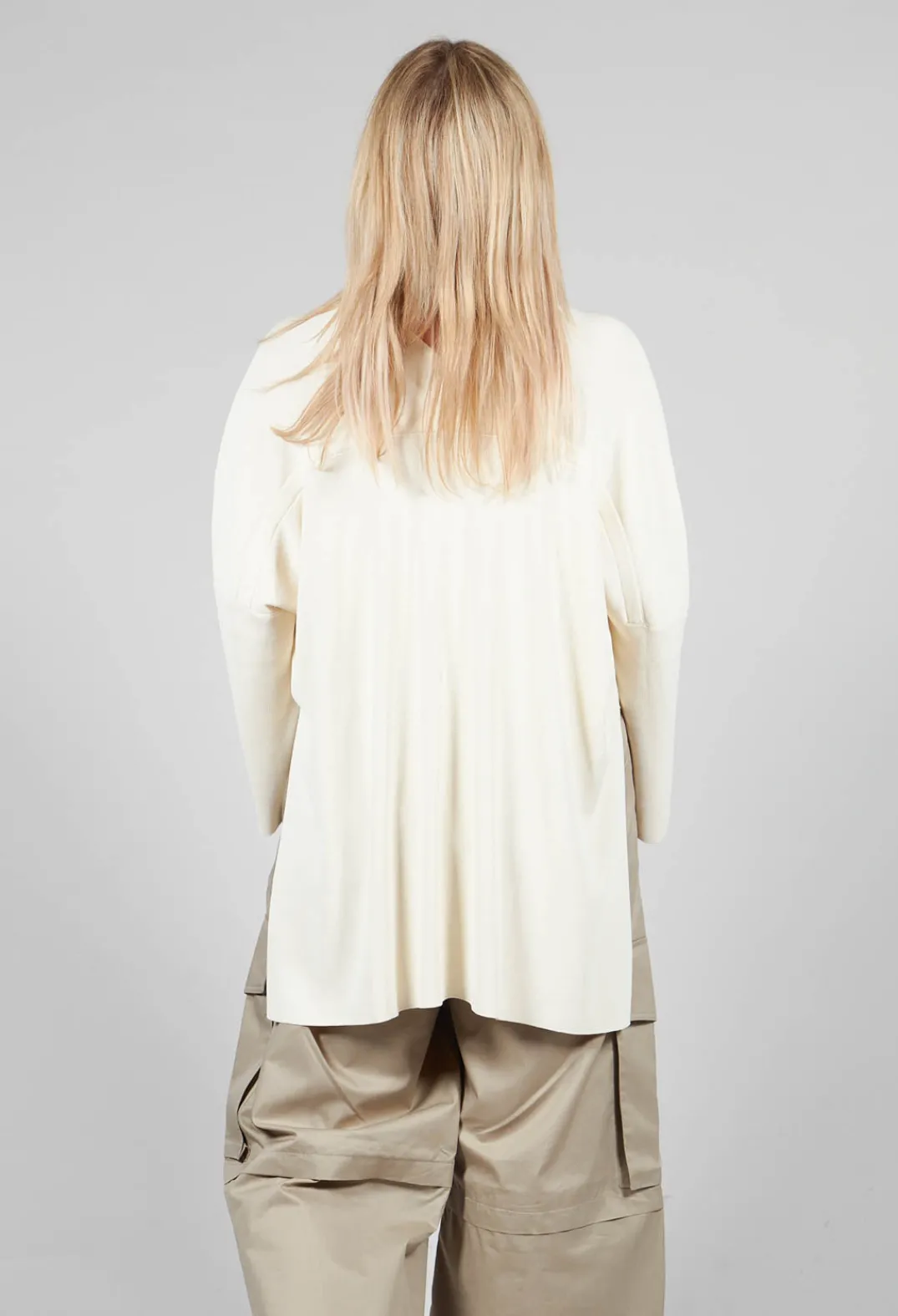Isabel Benenato Cardigans^V-Neck Boxy Cardigan in White